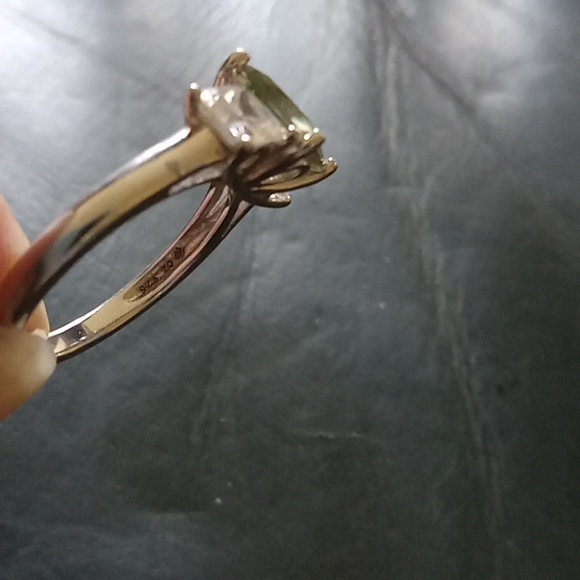 Princess cut 3 stone CZ and sterling ring - Picture 5 of 5